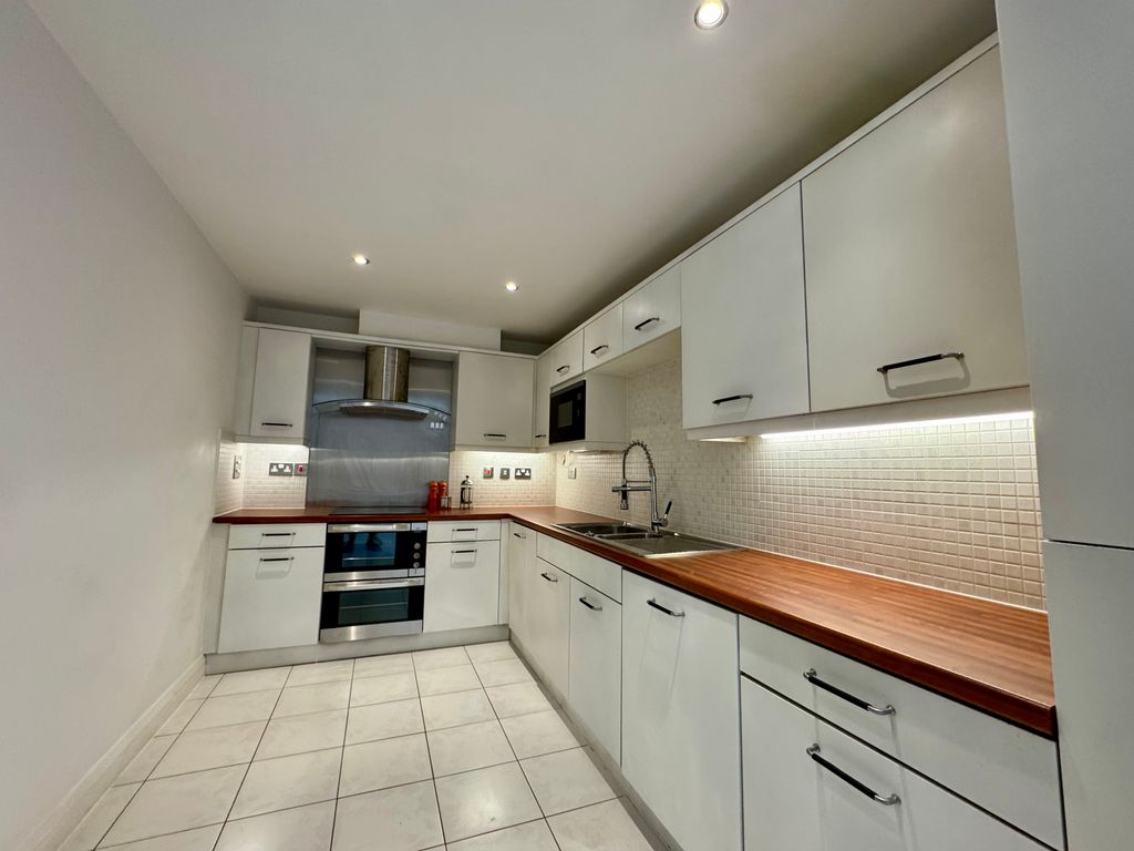 Property photo 3 of 11 Modern Kitchen