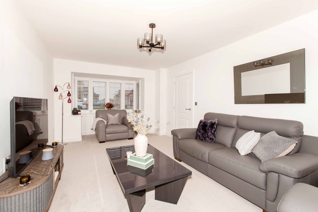 Property photo 2 of 37