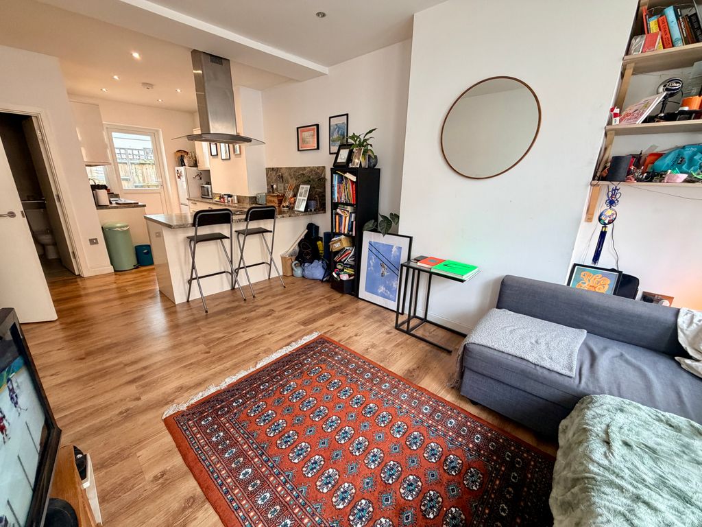 Property photo 2 of 7