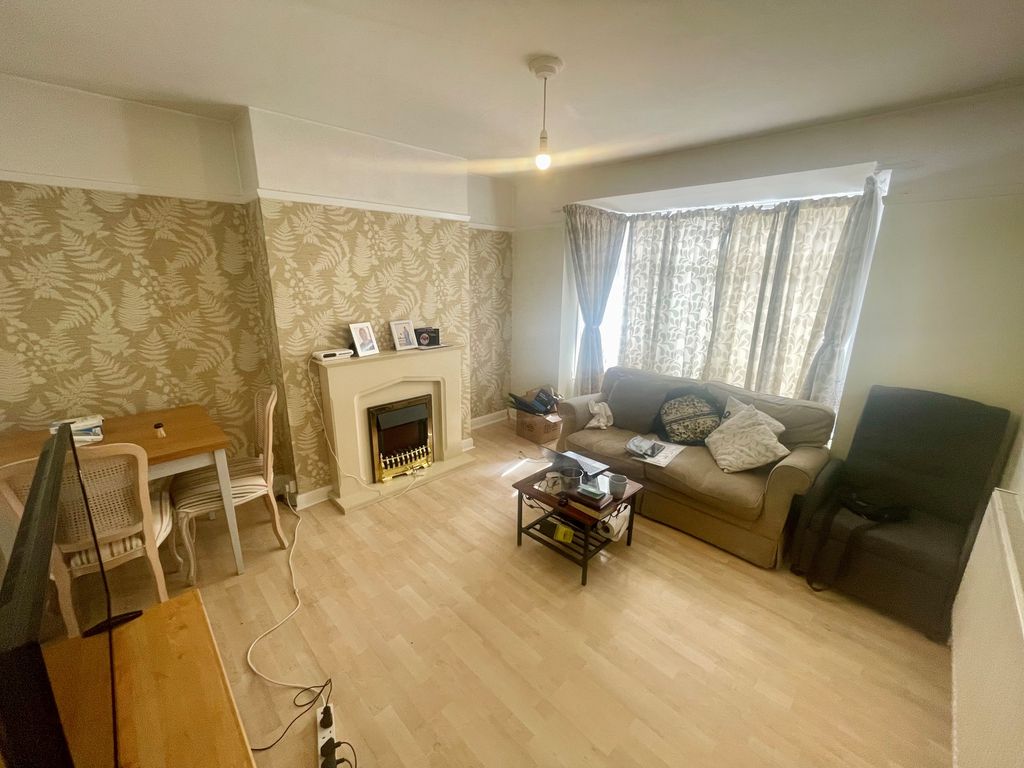Property photo 3 of 6