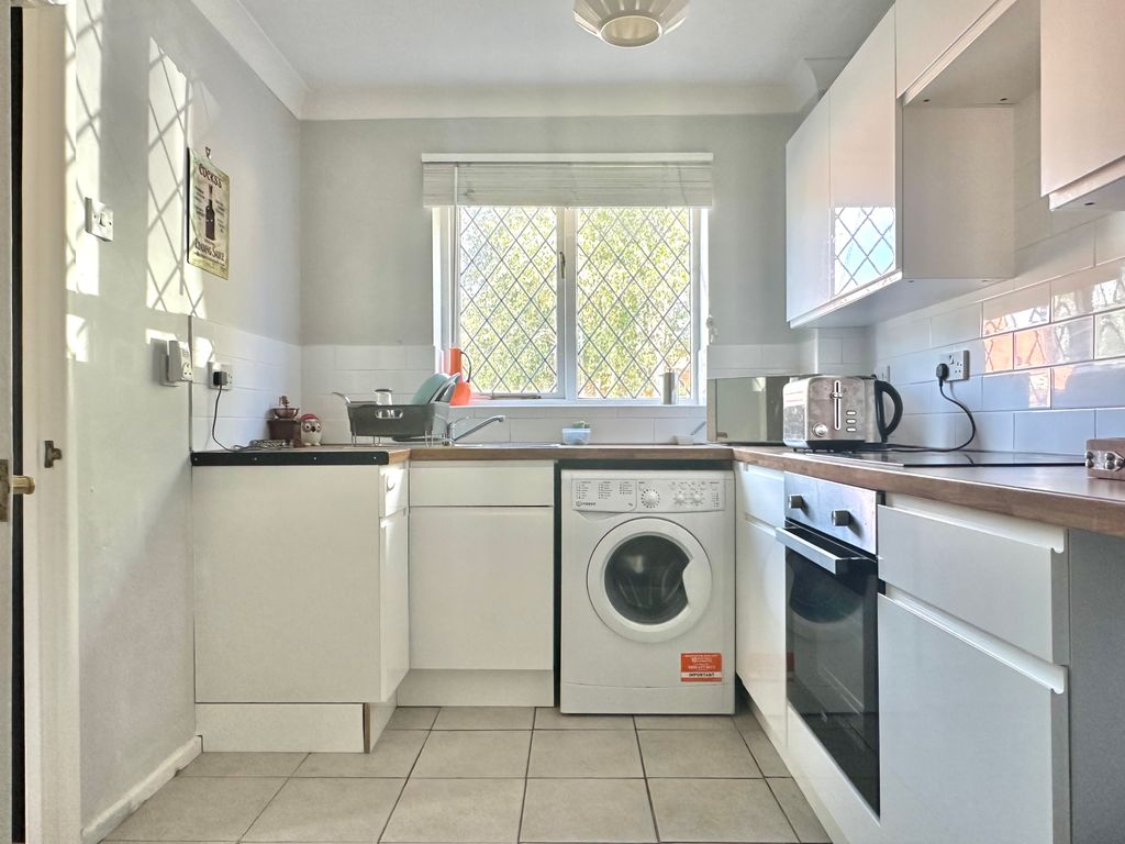 Property photo 2 of 8 Kitchen