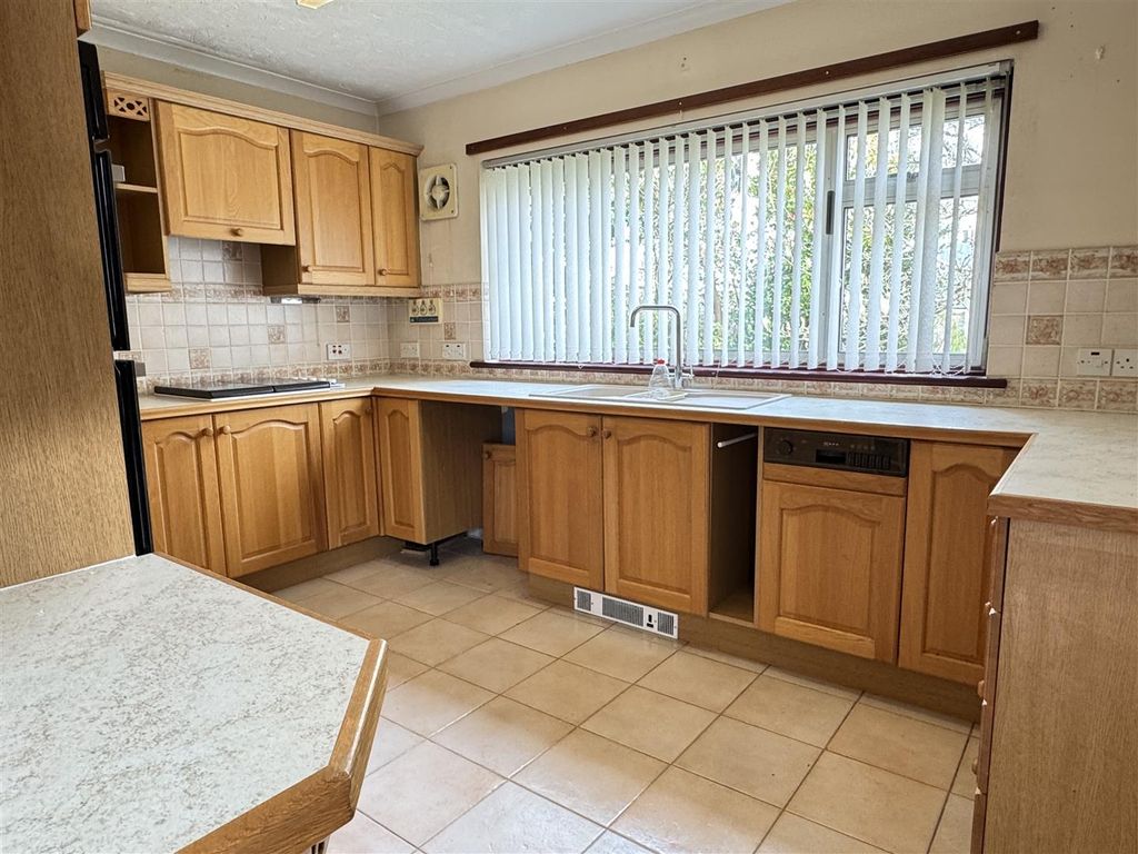 Property photo 3 of 29 Kitchen