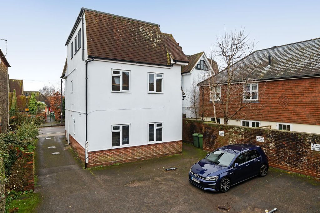 Property photo 3 of 10