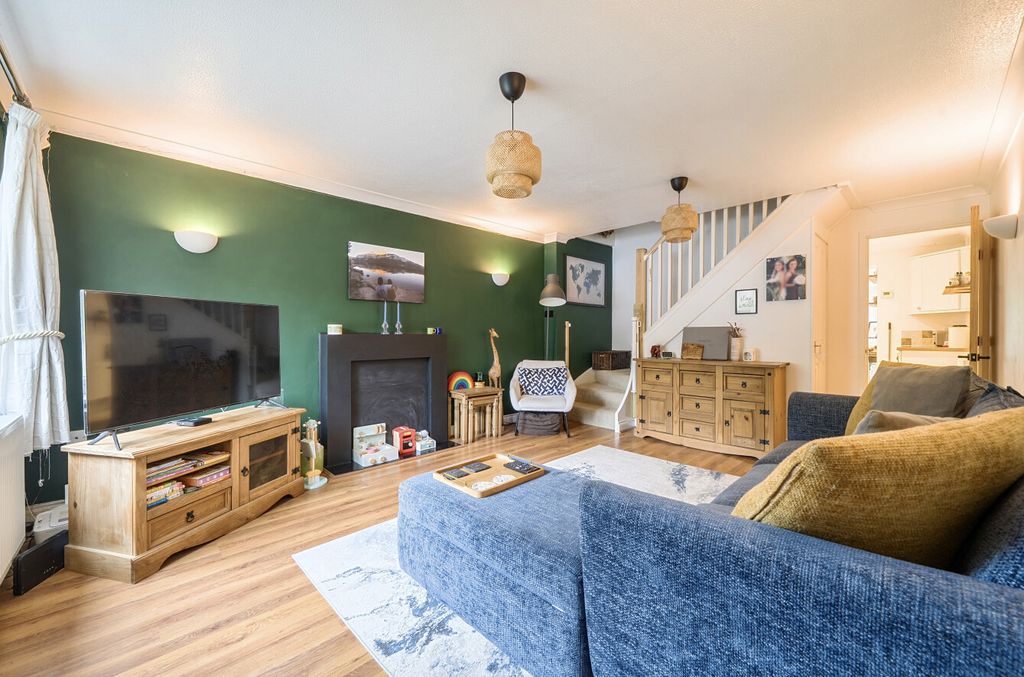 Property photo 2 of 13 1463682-1-6A0De6d...