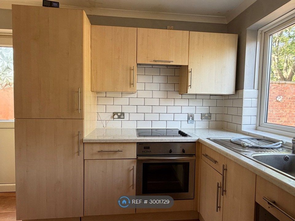 Property photo 2 of 18 Kitchen
