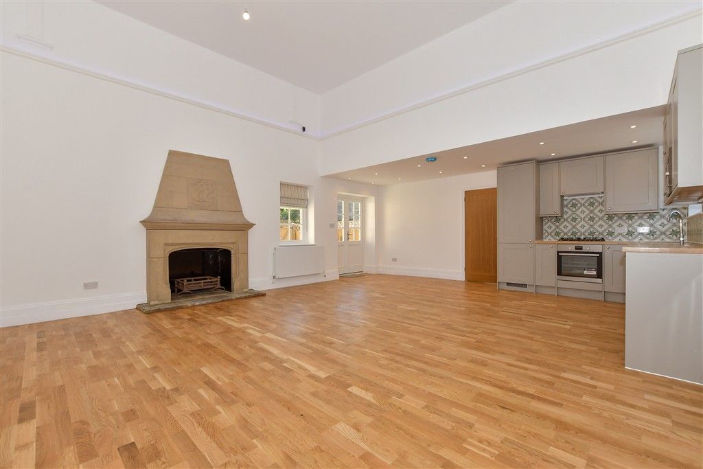 Property photo 1 of 10 Lounge/Kitchen