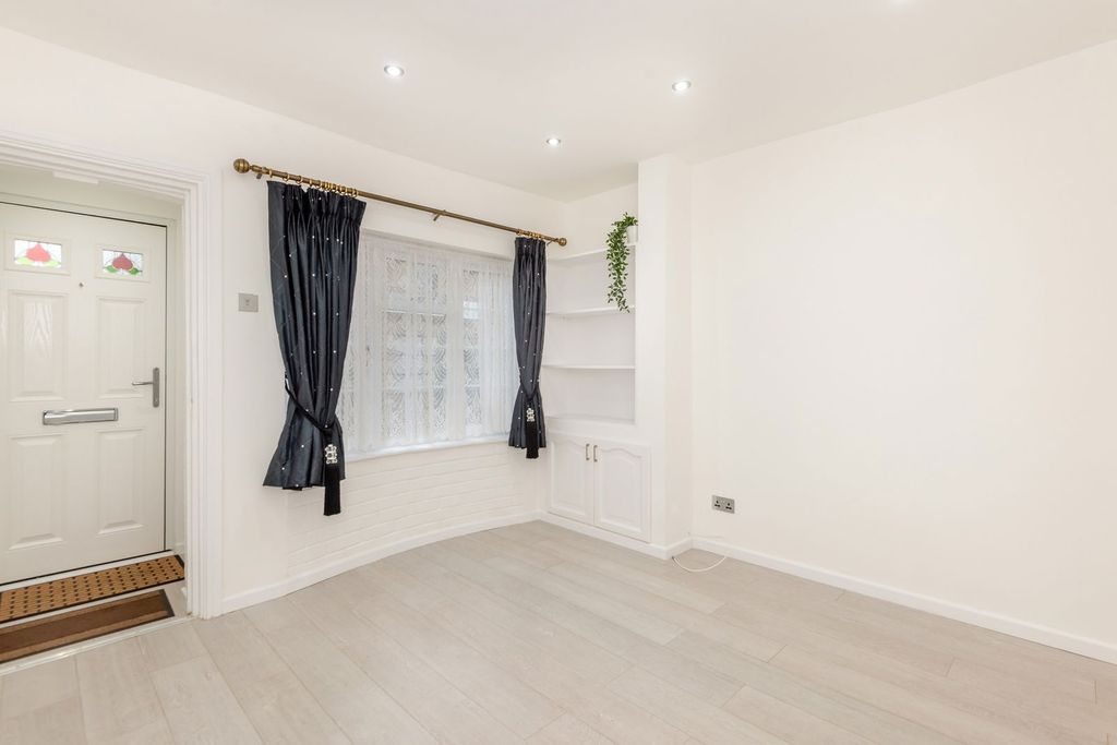 Property photo 2 of 24