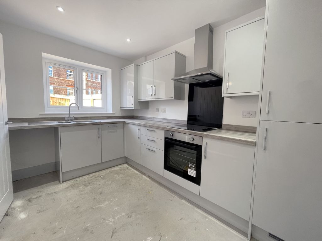 Property photo 3 of 12 Kitchen-6