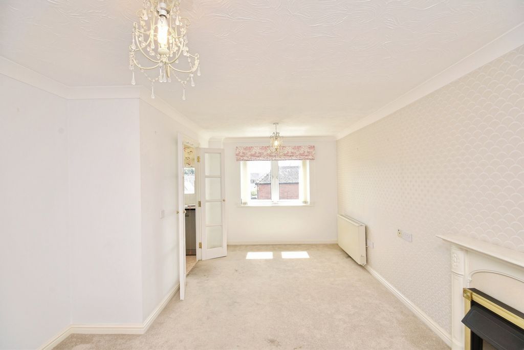 Property photo 3 of 14 Living Room