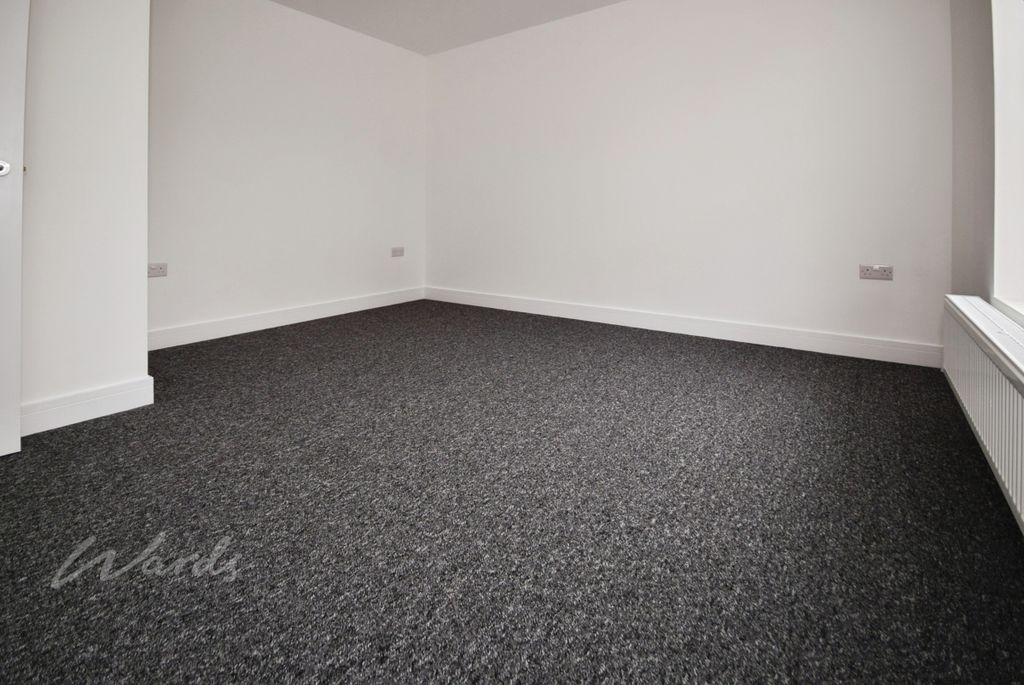 Property photo 3 of 5 Flat 5 Bedroom