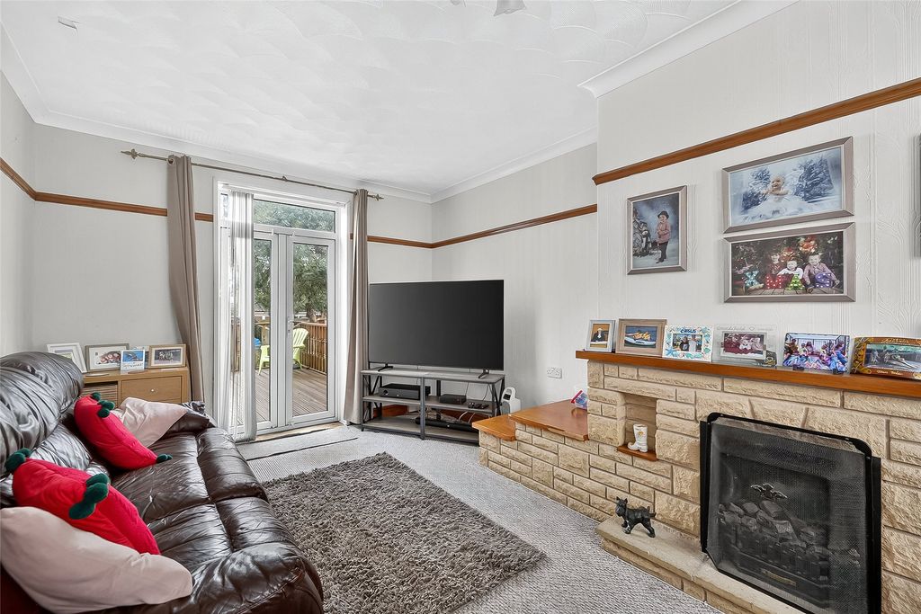 Property photo 2 of 20 Picture No. 18