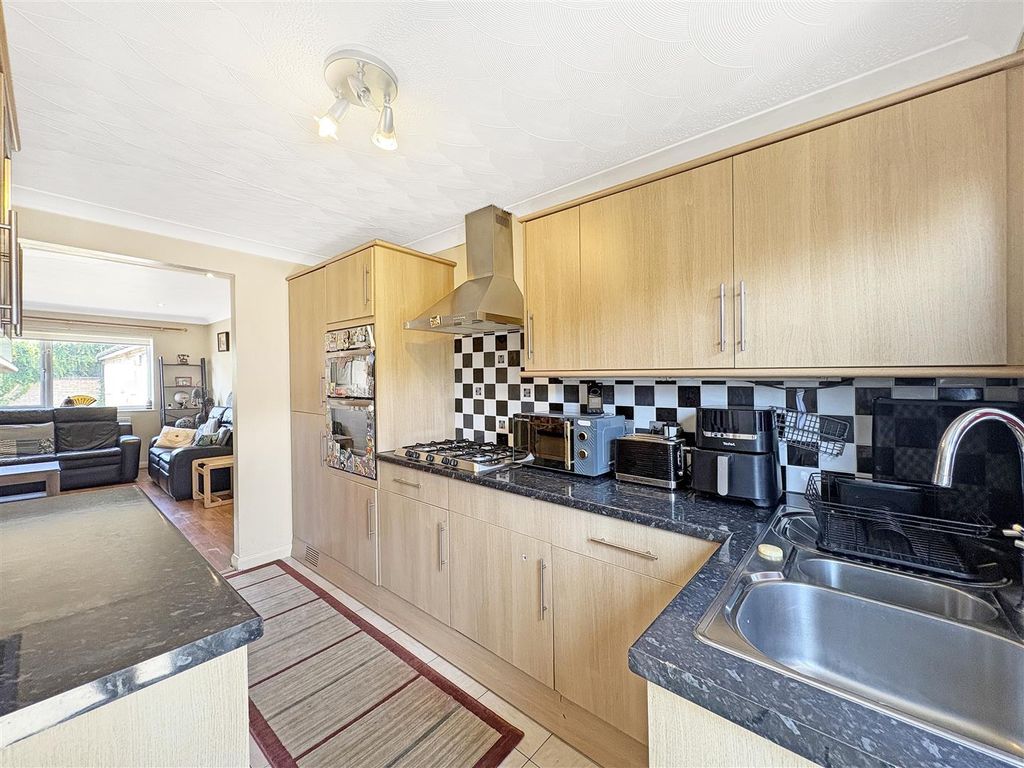 Property photo 3 of 11 A70023E67d45F8A07F480F78E67164Ef9Dd033F4.Jpg