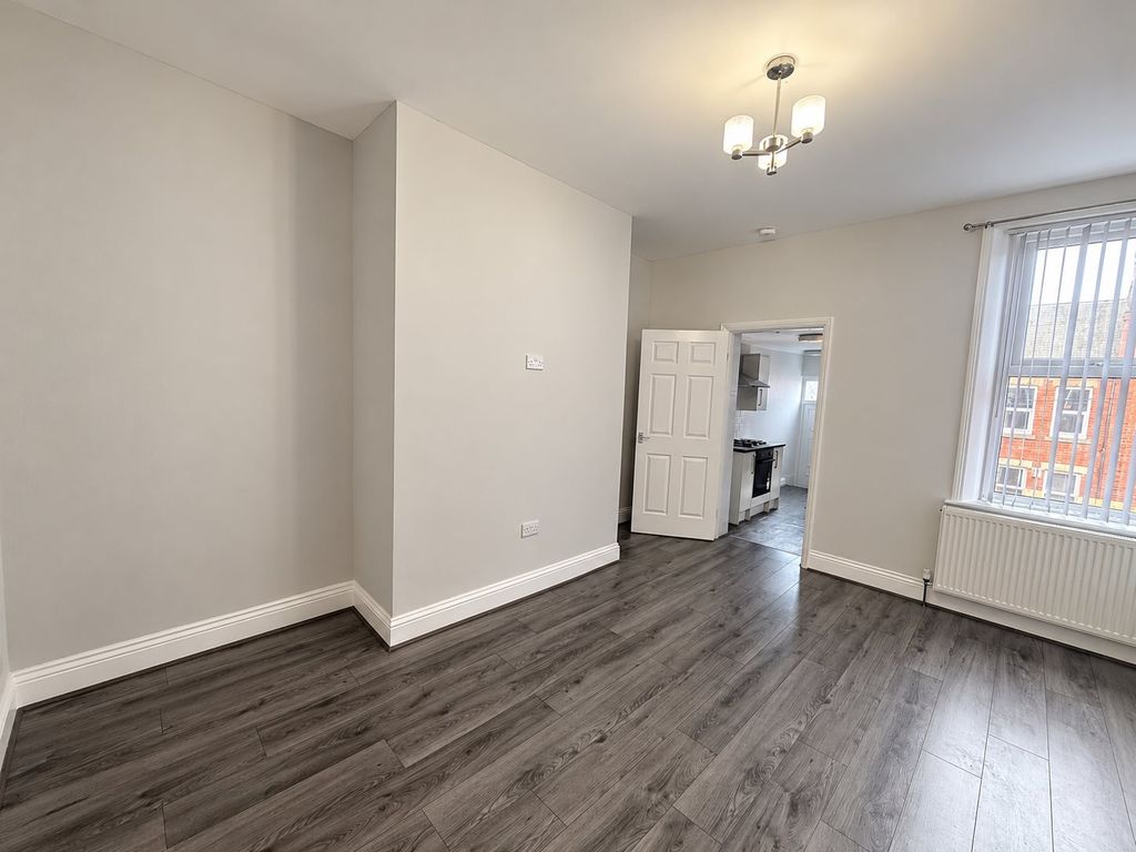 Property photo 1 of 8 Living Room