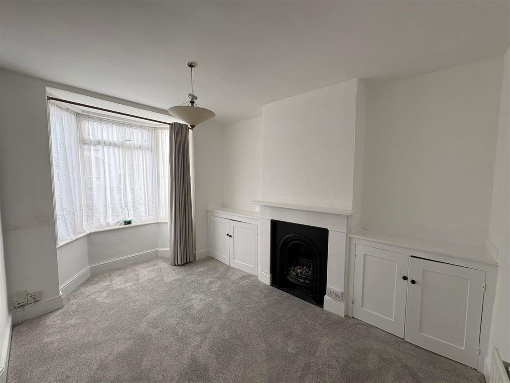 Property photo 3 of 10 Living Room1.Jpg