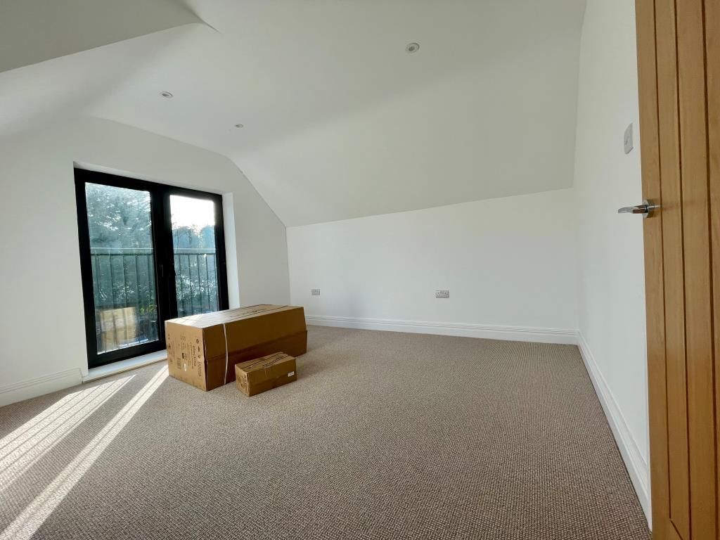 Property photo 3 of 8 Bedroom