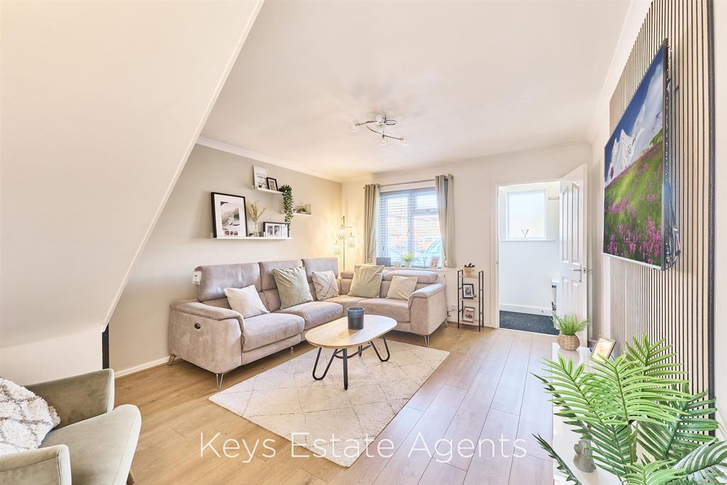 Property photo 2 of 25 P1707882_Hdr.Jpg