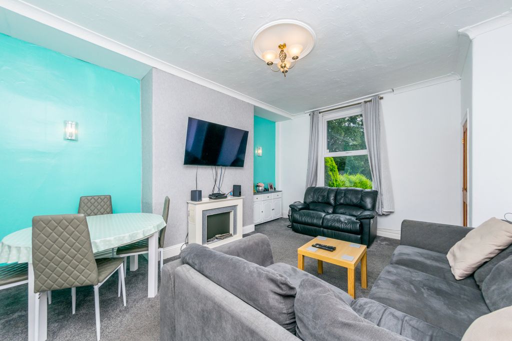 Property photo 3 of 21 Living Room