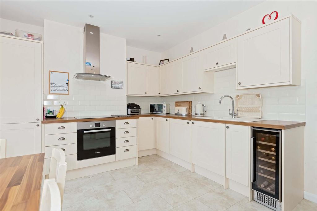 Property photo 3 of 30 Grand Avenue_3.Jpg