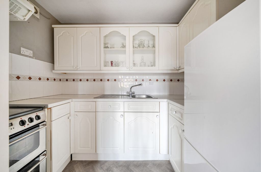 Property photo 3 of 15 Kitchen