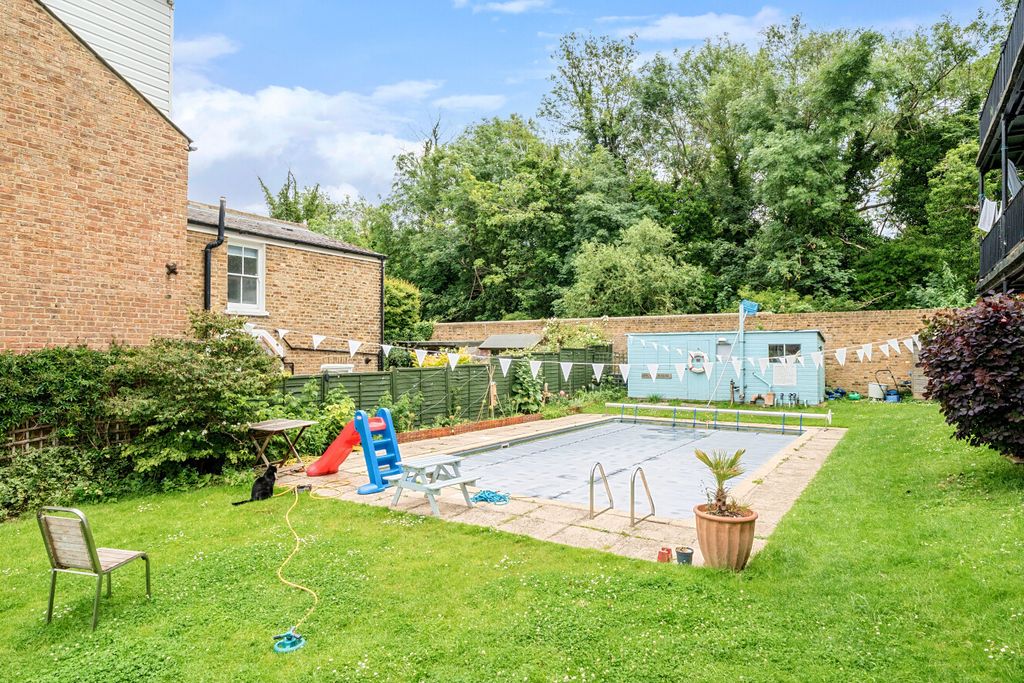 Property photo 2 of 13 1468373-17-6A33F5...