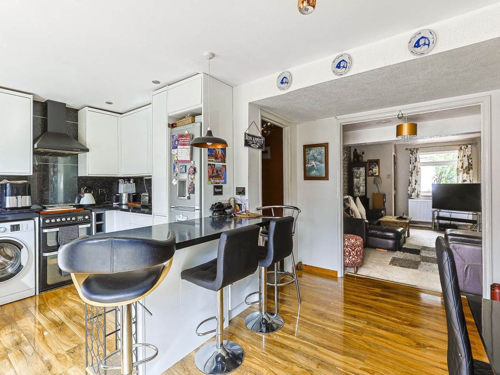 Property photo 2 of 19 Kitchen
