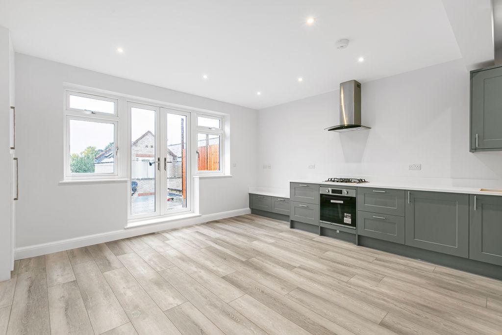 Property photo 2 of 11 Kitchen Reception Alt 2