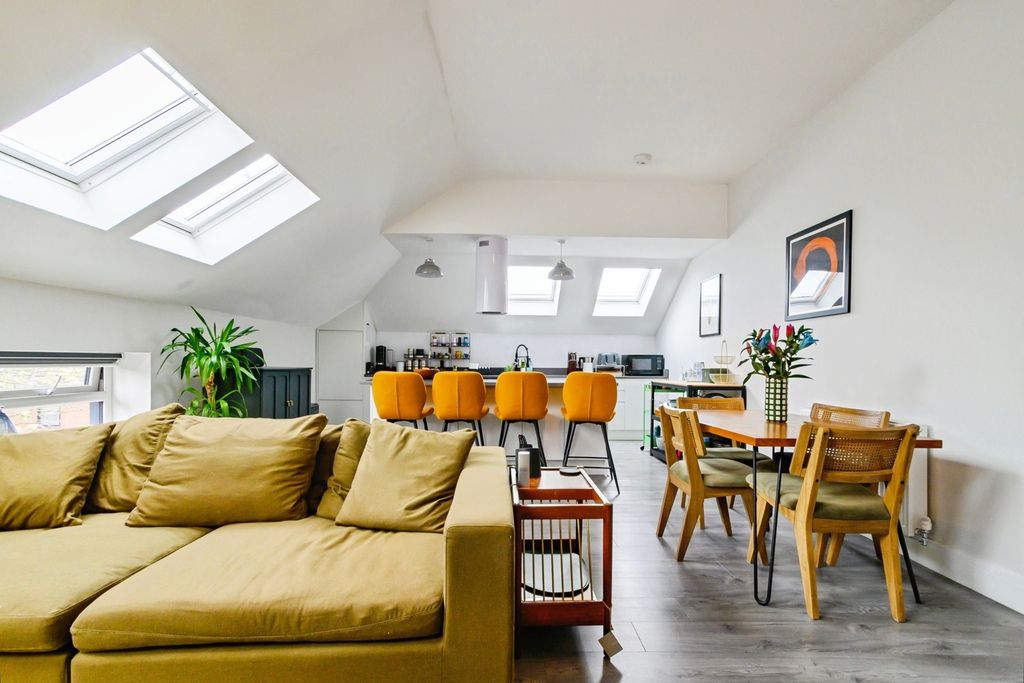 Property photo 2 of 24 Pbox-Img.Jpg