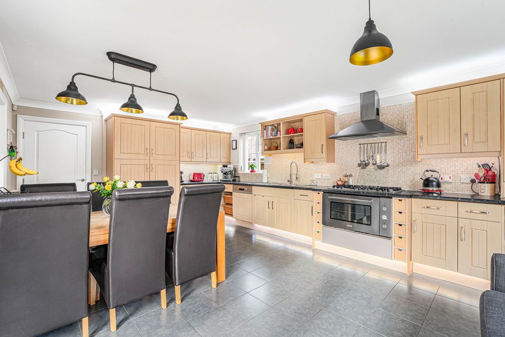 Property photo 2 of 18 Photo 33