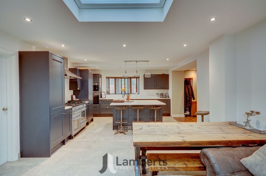 Property photo 2 of 28 Kitchen/Breakfast/Family Room