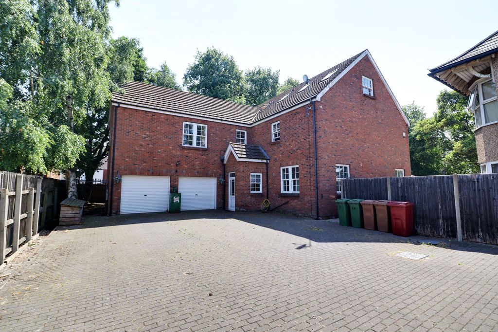Property photo 2 of 34