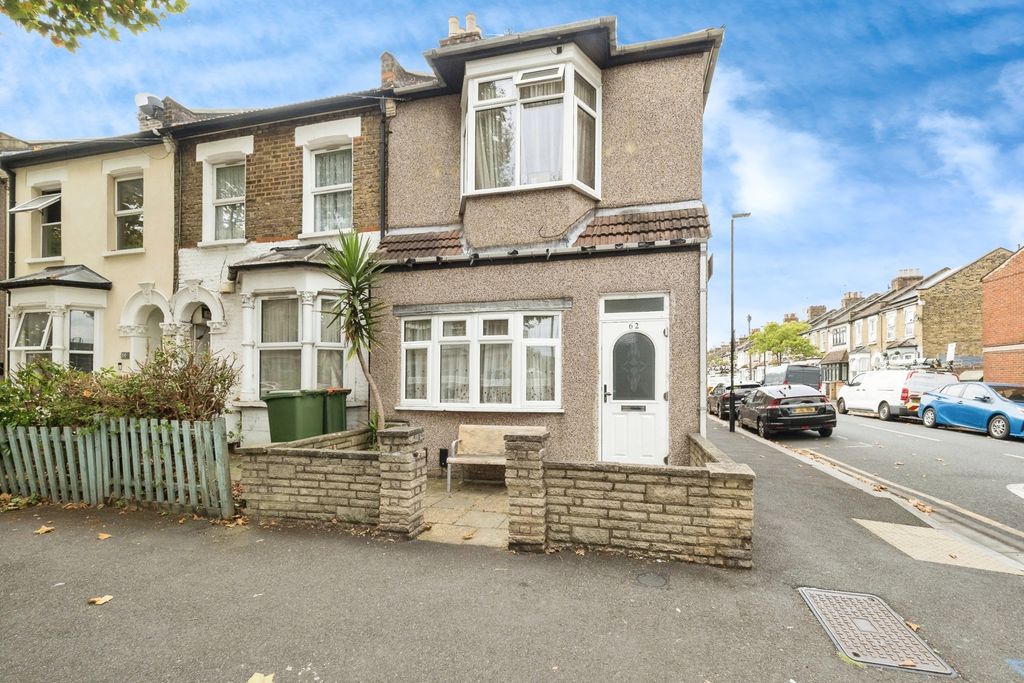 Property photo 2 of 17 Photo