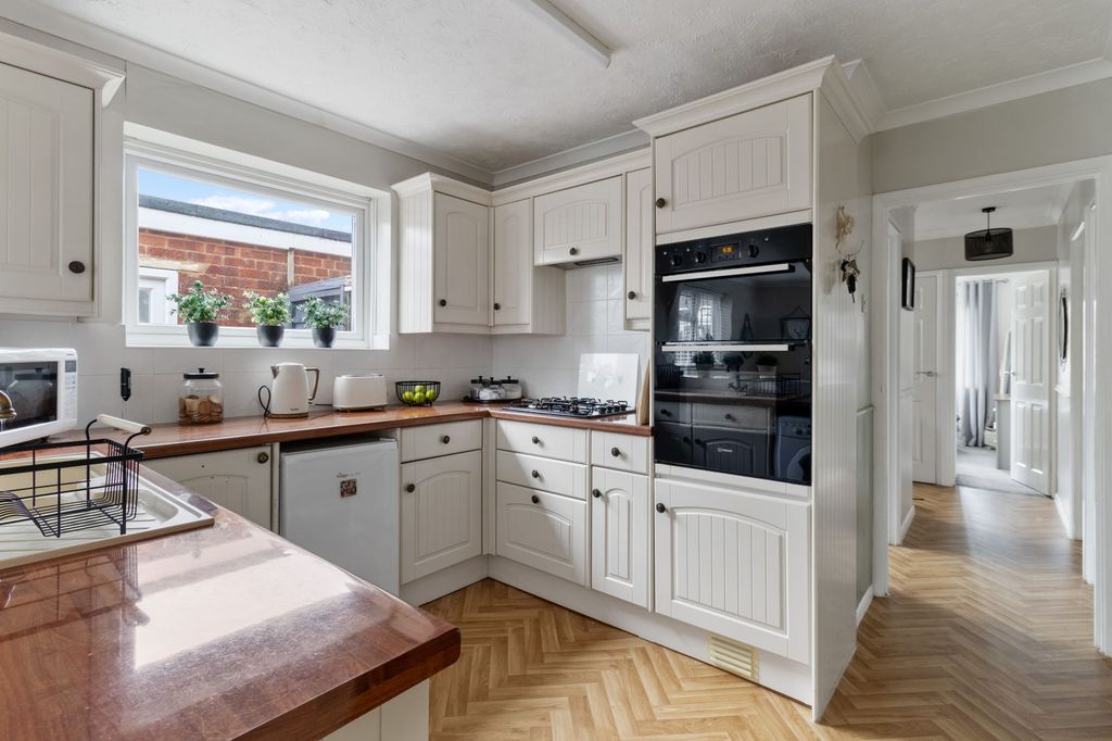 Property photo 3 of 15 Kitchen