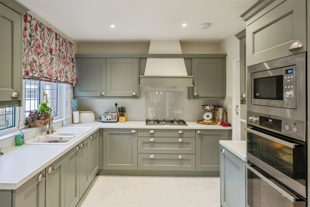 Property photo 3 of 22