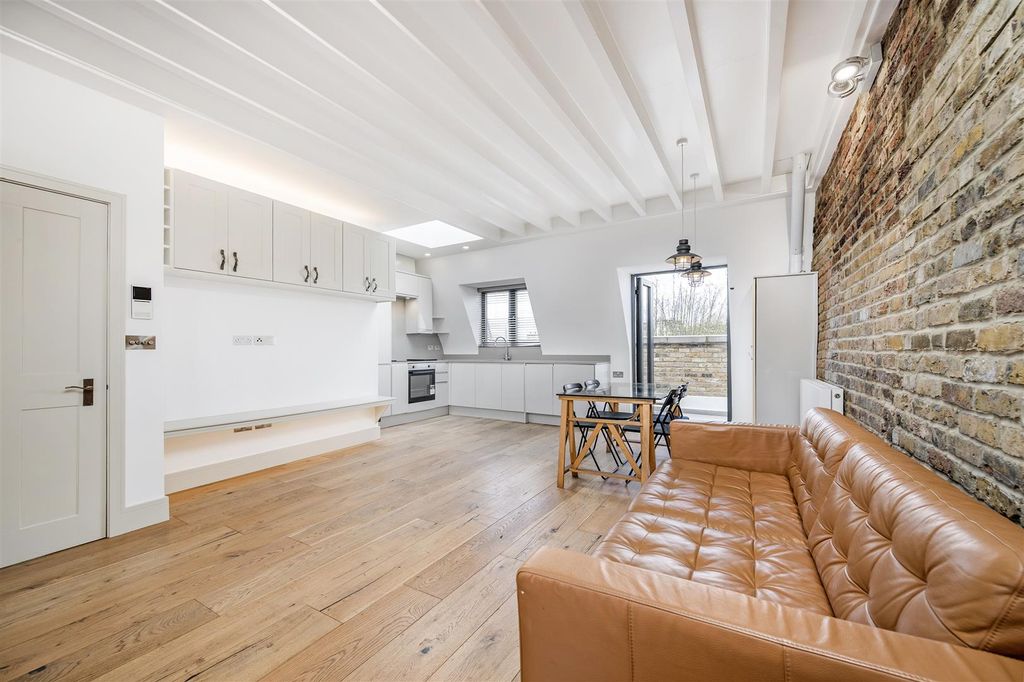 Property photo 2 of 12 54344 Hi Res (8).Jpg