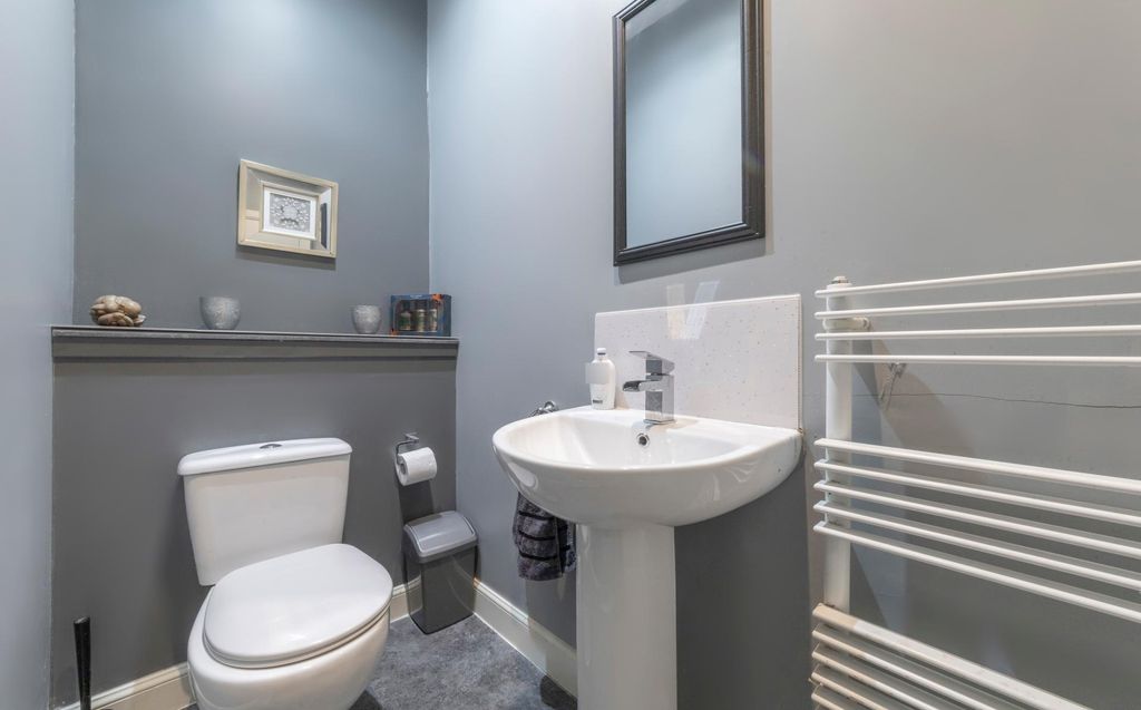 Property photo 3 of 8 Photo 2