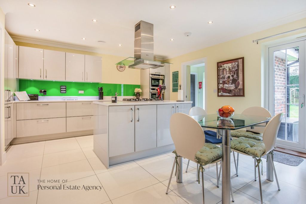 Property photo 2 of 23