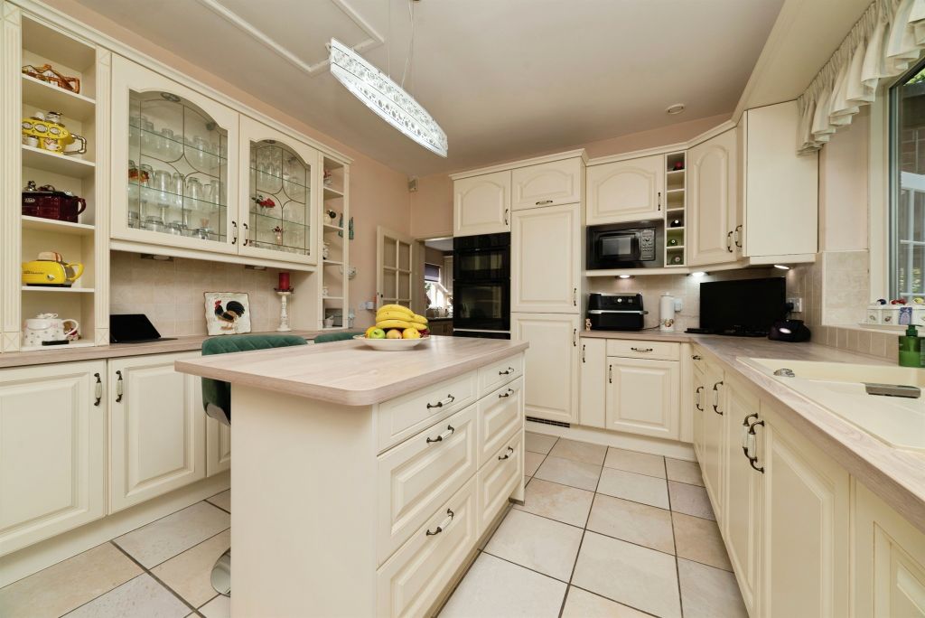 Property photo 2 of 21