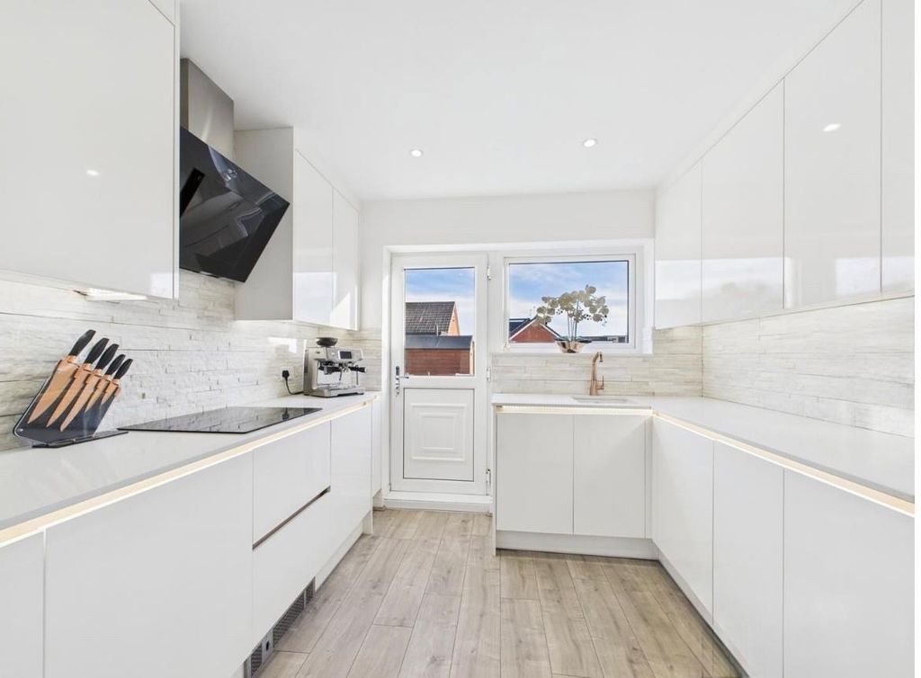 Property photo 1 of 26 Kitchen.Jpg