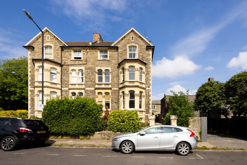 Property photo 2 of 10 Tff 1 Iddesleigh Road-21