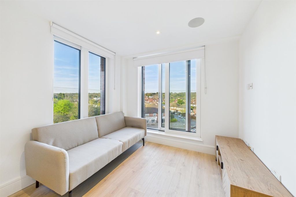 Property photo 2 of 9 Cam02700G0-Pr0281-Still004.Jpg