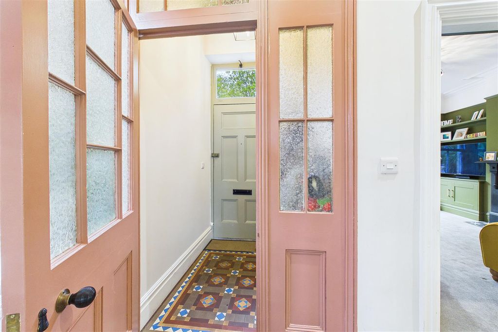 Property photo 3 of 27