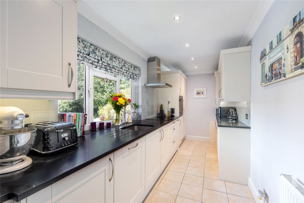 Property photo 2 of 11 Kitchen