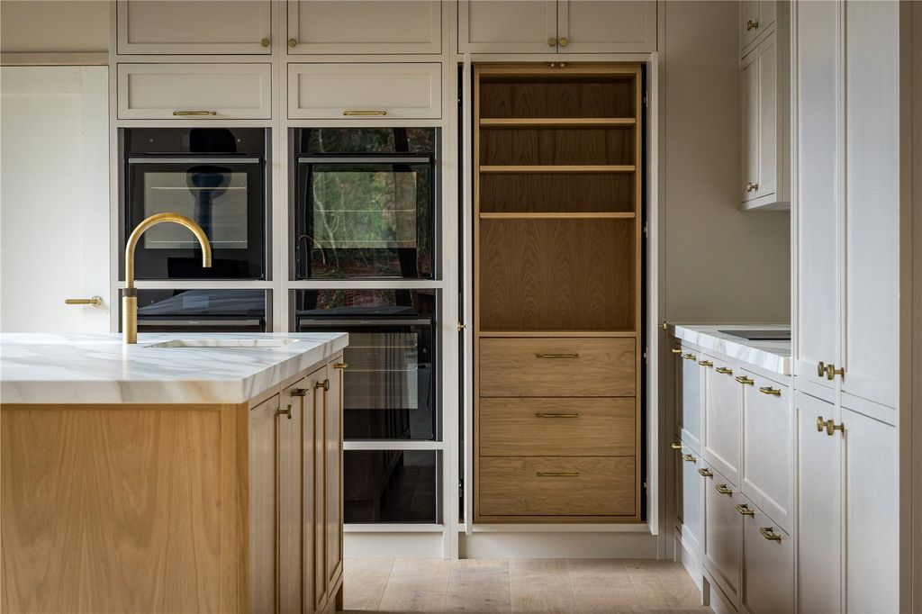 Property photo 3 of 14 House. Partnership