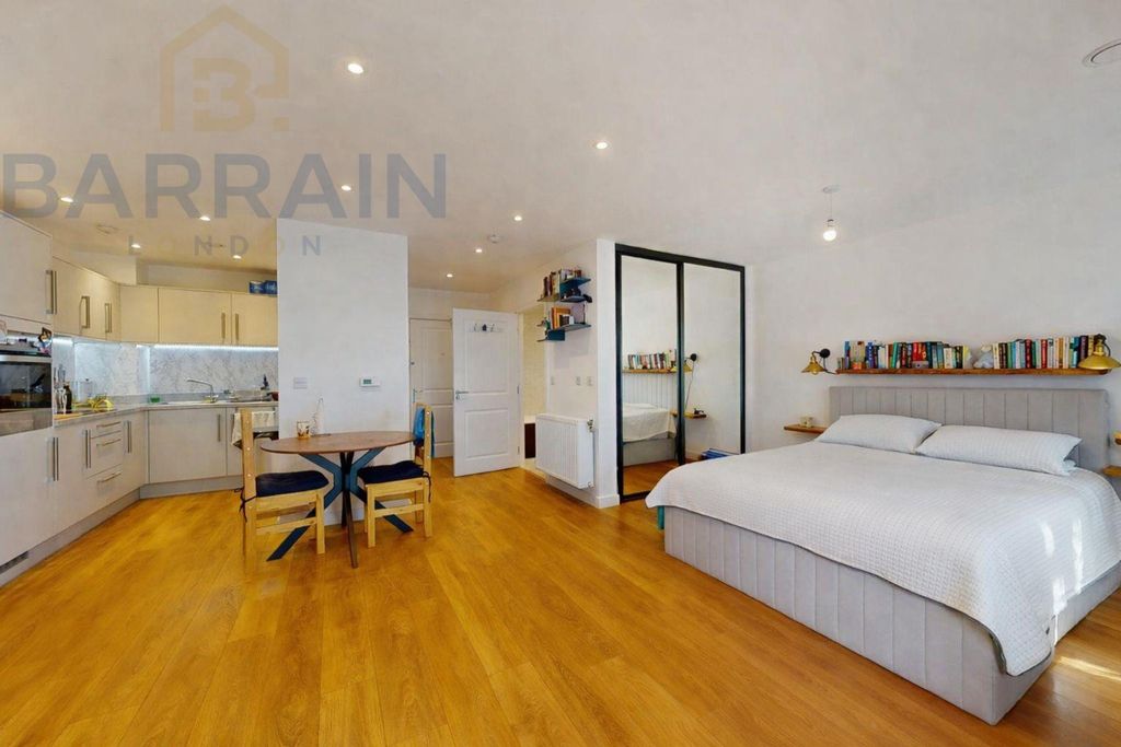 Property photo 1 of 10 Beckton, E6, Studio For Sale By Barrain London Estate Agency