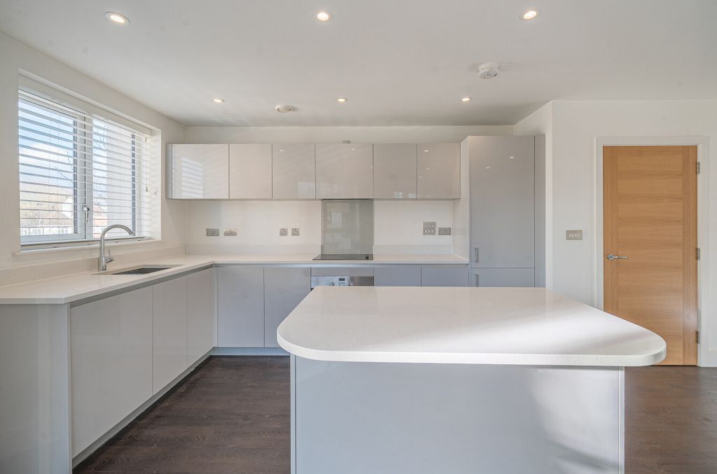 Property photo 2 of 24 1405165-27-697A29...