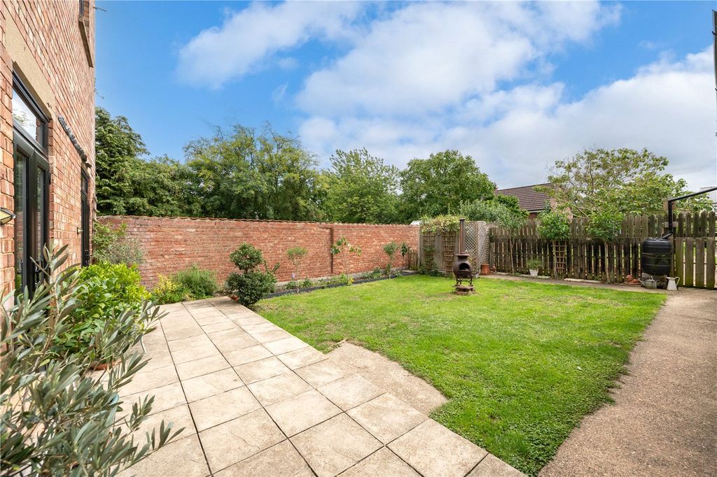 Property photo 3 of 20 Picture No. 05