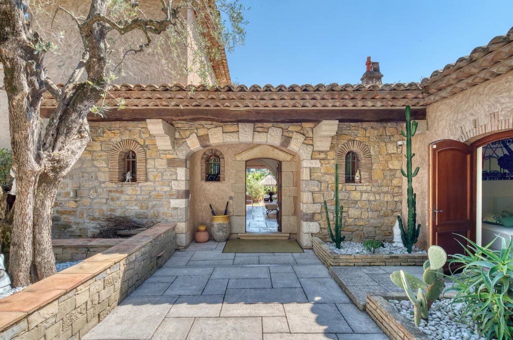Property photo 2 of 10