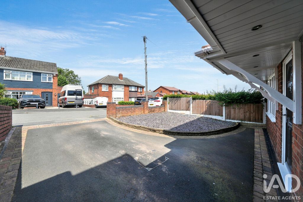 Property photo 2 of 28