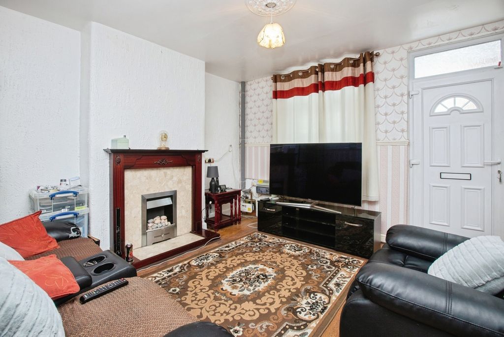Property photo 2 of 12 Lounge