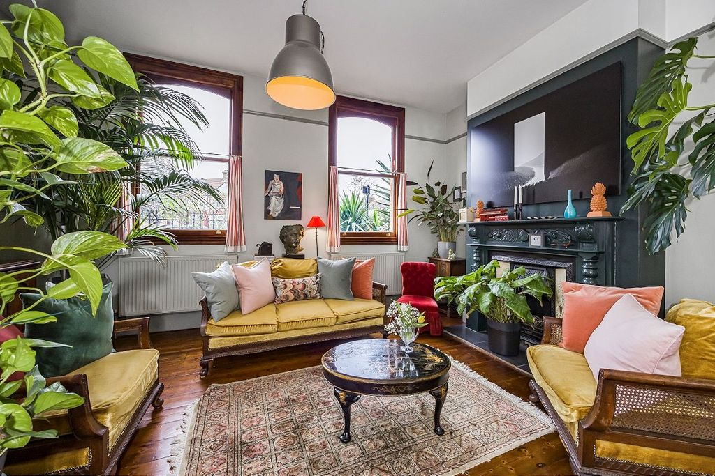 Property photo 2 of 34